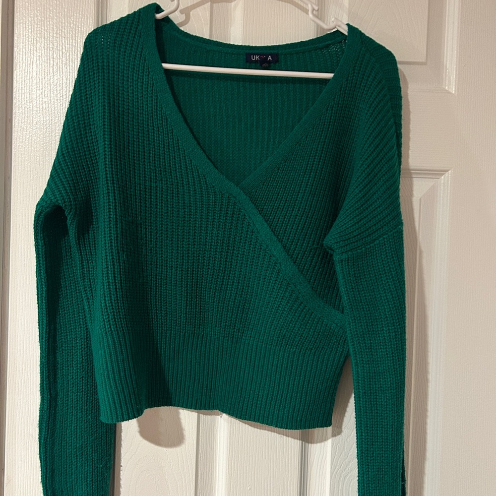 UK2LA Women's Green V-Neck Sweater